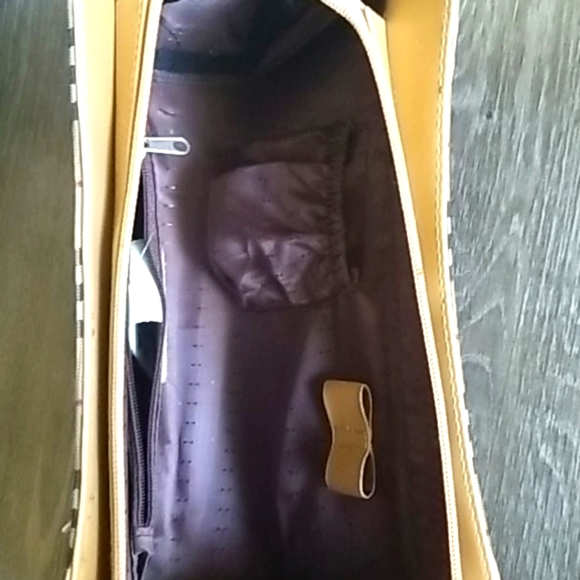 Shoulder Bag - Picture 7 of 8